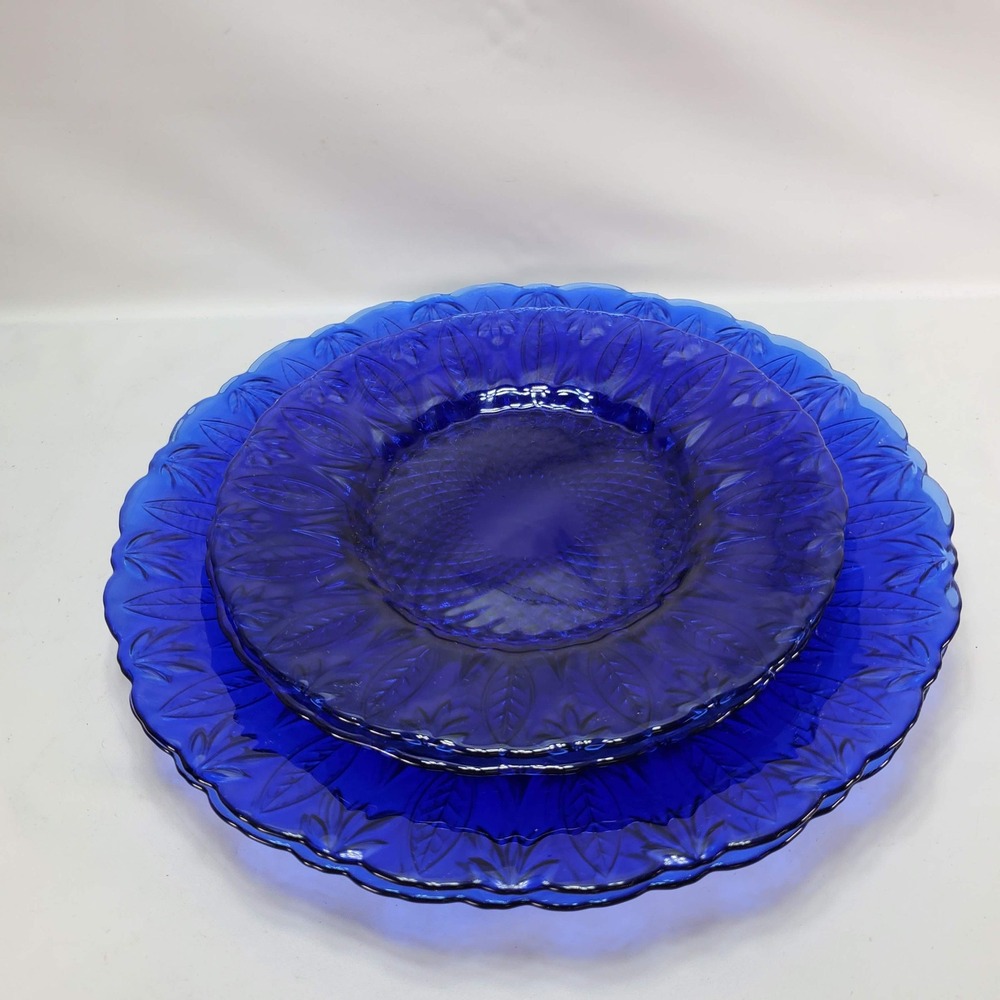 Avon Arcoroc Cobalt Blue Glass Plate Set Leaf Pattern France 2 Salad 2 Dinner